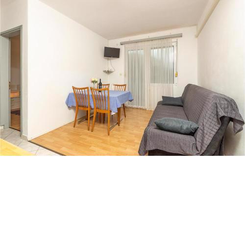 1 Bedroom Amazing Apartment In Fazana