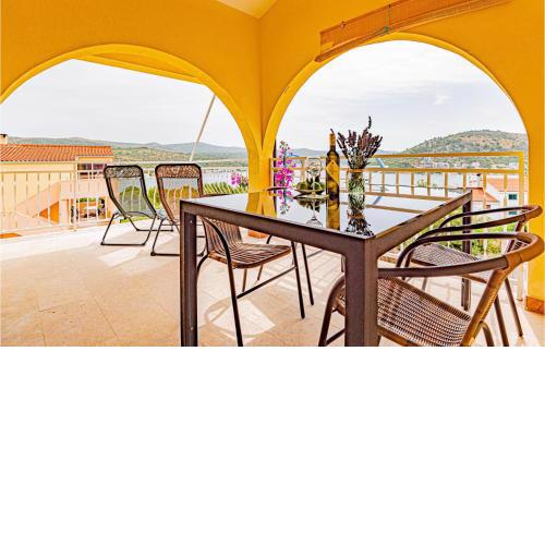 1 Bedroom Amazing Apartment In Rogoznica