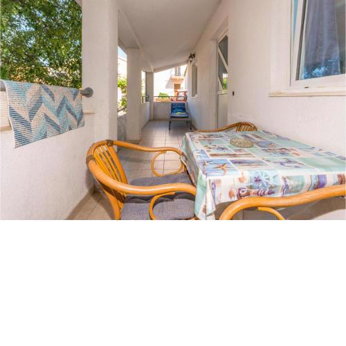 1 Bedroom Awesome Apartment In Turanj