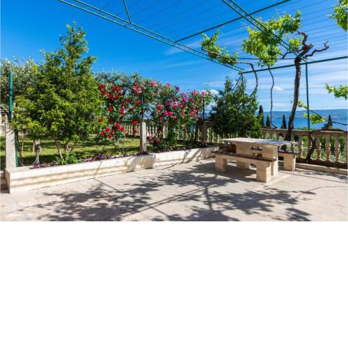 1 Bedroom Beautiful Apartment In Duce