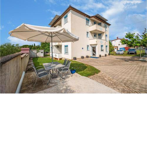 1 Bedroom Beautiful Apartment In Fazana