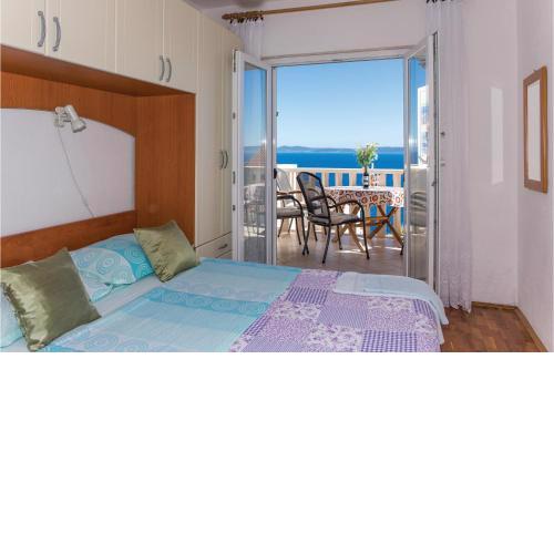 1 Bedroom Beautiful Apartment In Okrug Gornji