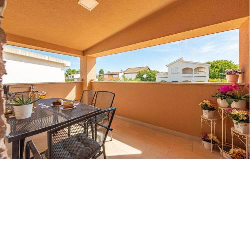 1 Bedroom Beautiful Apartment In Vir