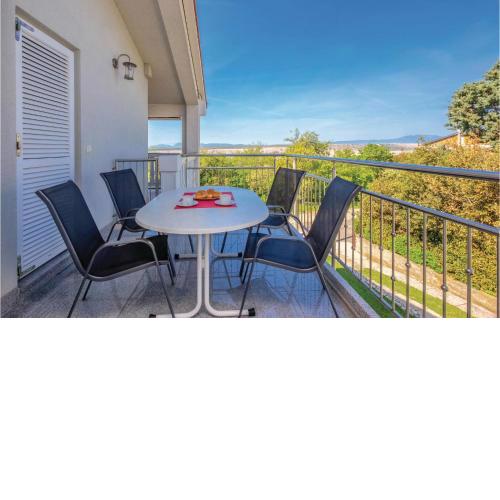 1 Bedroom Cozy Apartment In Jadranovo
