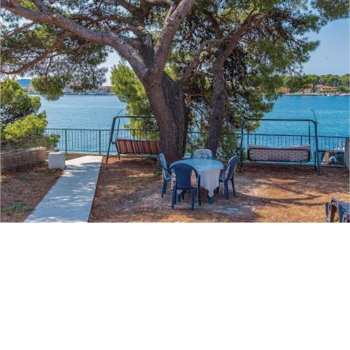 1 Bedroom Cozy Home In Sibenik-Brodarica
