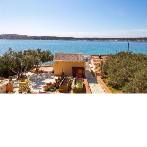 1 Bedroom Gorgeous Apartment In Barbat Na Rabu