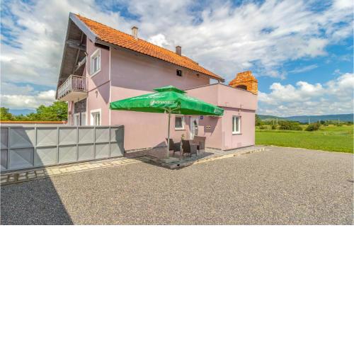 1 Bedroom Lovely Apartment In Otocac