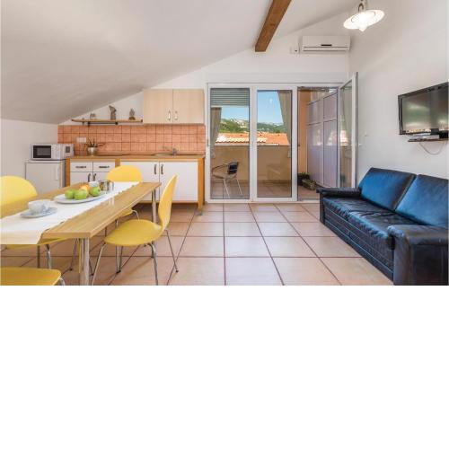 1 Bedroom Lovely Apartment In Palit