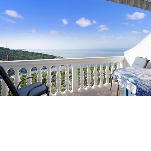 1 Bedroom Lovely Apartment In Primosten