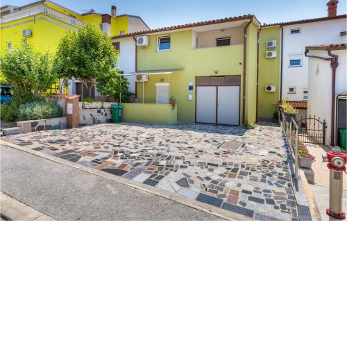 1 Bedroom Lovely Apartment In Pula