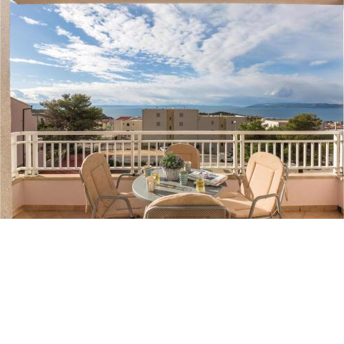 1 Bedroom Nice Apartment In Makarska
