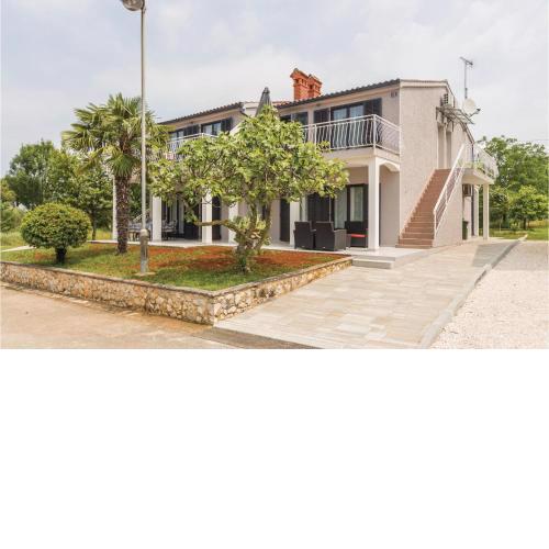 1 Bedroom Nice Apartment In Porec