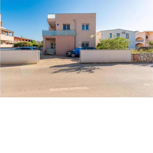 1 Bedroom Nice Apartment In Vir