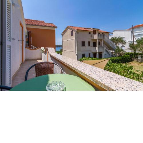 1 Bedroom Stunning Apartment In Barbat Na Rabu
