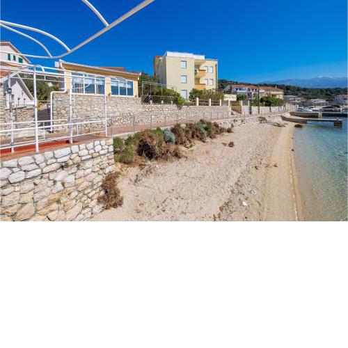 1 Bedroom Stunning Apartment In Barbat Na Rabu