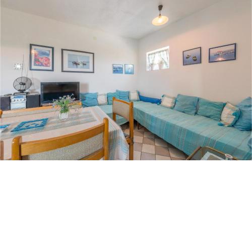 1 Bedroom Stunning Apartment In Tribunj