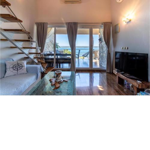 2 Bedroom Amazing Apartment In Dobropoljana