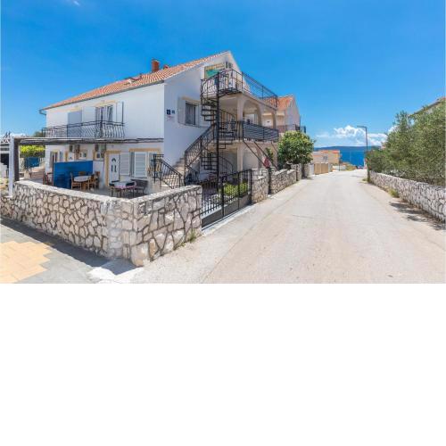 2 Bedroom Amazing Apartment In Okrug Gornji
