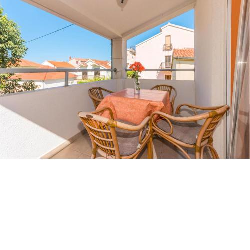 2 Bedroom Amazing Apartment In Turanj
