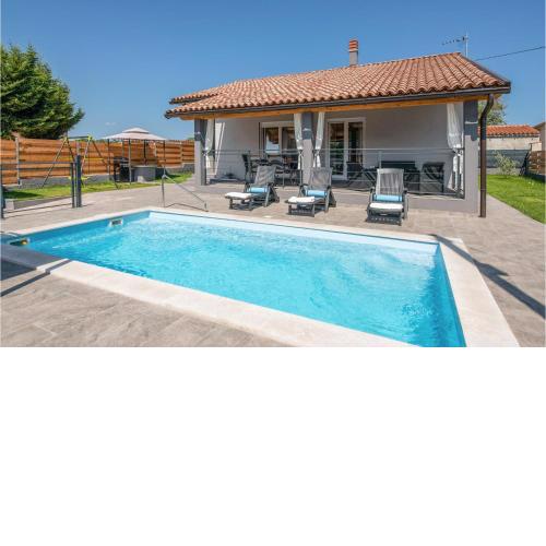 2 Bedroom Amazing Home In Marcana