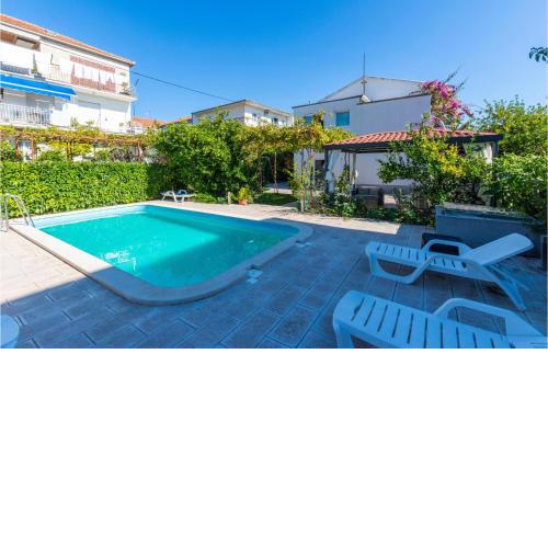 2 Bedroom Awesome Apartment In Kastel Stari