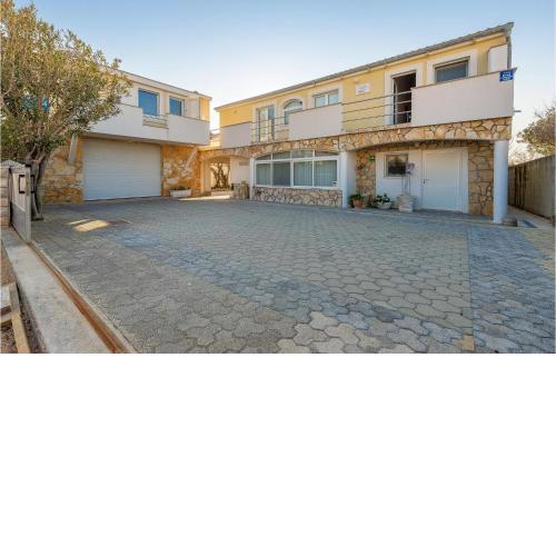 2 Bedroom Awesome Apartment In Nin