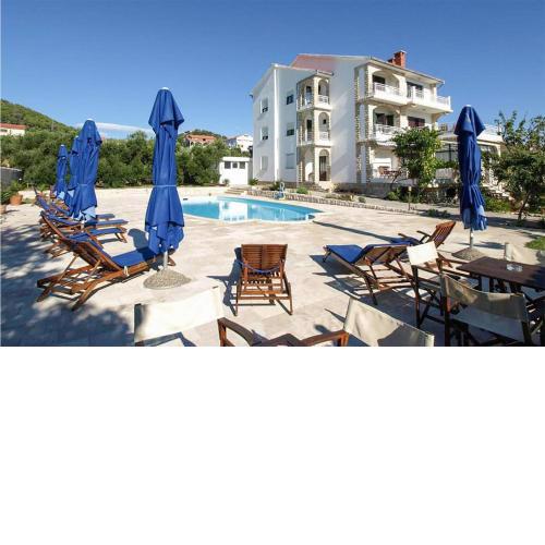 2 Bedroom Beautiful Apartment In Barbat Na Rabu