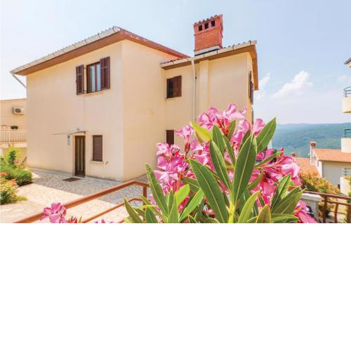 2 Bedroom Beautiful Apartment In Rabac