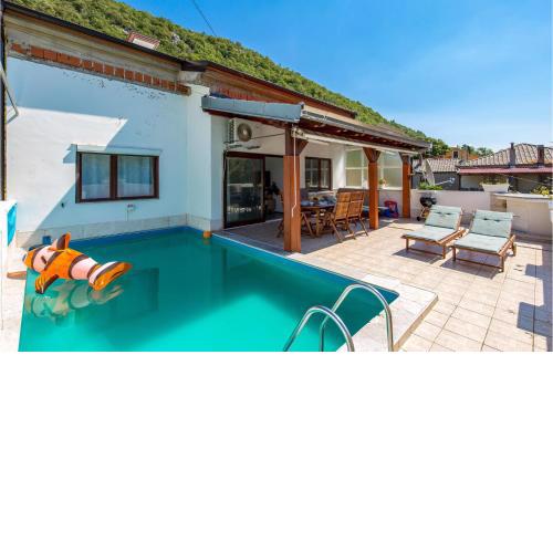 2 Bedroom Beautiful Apartment In Rijeka
