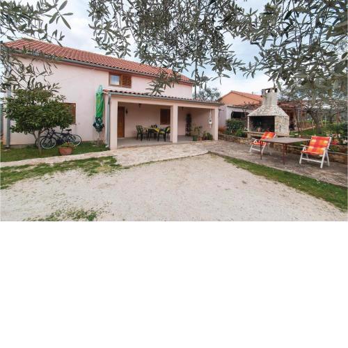 2 Bedroom Beautiful Apartment In Rovinj