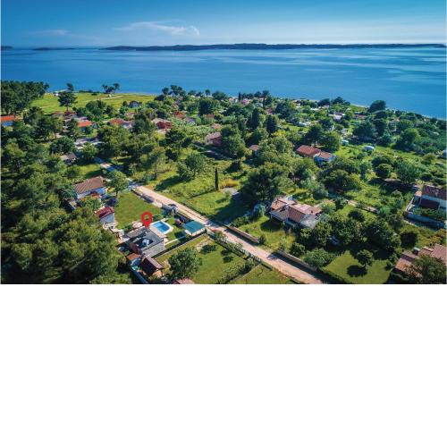 2 Bedroom Beautiful Home In Peroj