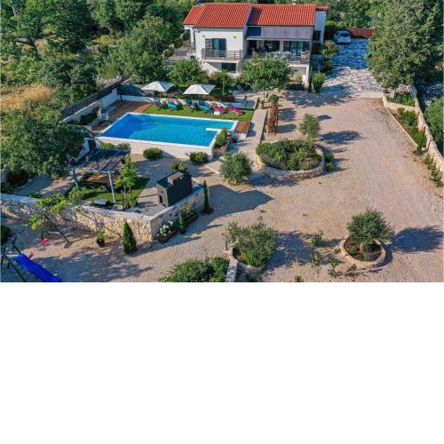 2 Bedroom Beautiful Home In Sibenik
