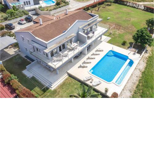 2 Bedroom Cozy Apartment In Banjole