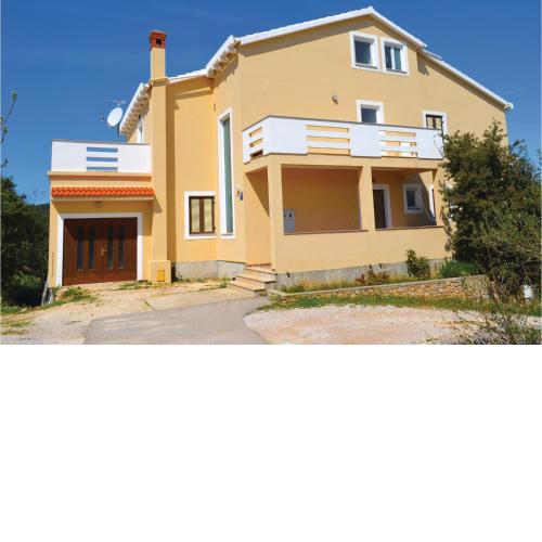 2 Bedroom Cozy Apartment In Kukljica