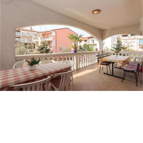 2 Bedroom Cozy Apartment In Pula