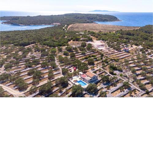 2 Bedroom Cozy Home In Vela Luka
