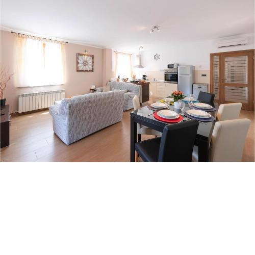 2 Bedroom Gorgeous Apartment In Hr-52215 Vodnjan