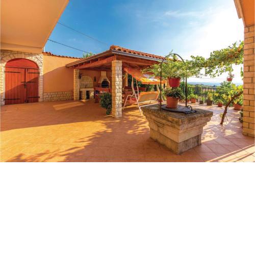 2 Bedroom Gorgeous Apartment In Kostrena