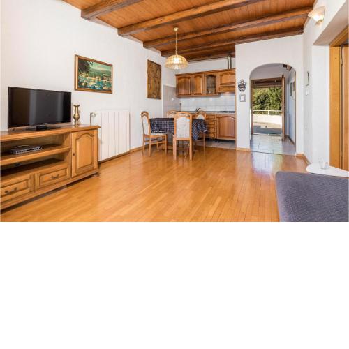2 Bedroom Gorgeous Apartment In Lovran