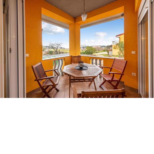 2 Bedroom Gorgeous Apartment In Privlaka