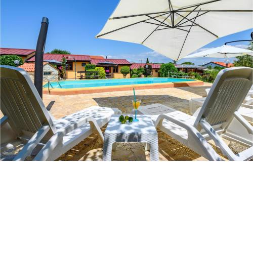 2 Bedroom Gorgeous Apartment In Rovinjsko Selo