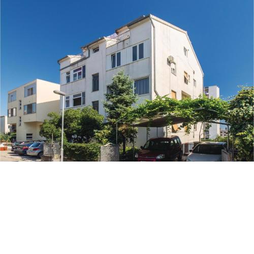 2 Bedroom Gorgeous Apartment In Split