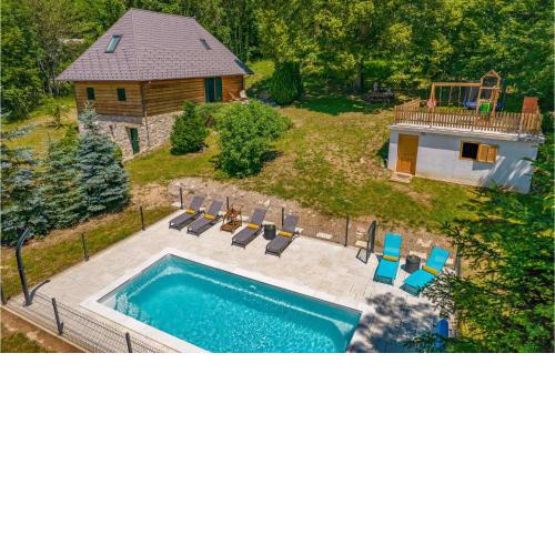 2 Bedroom Gorgeous Home In Frkasic