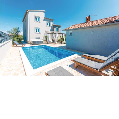 2 Bedroom Gorgeous Home In Zadar