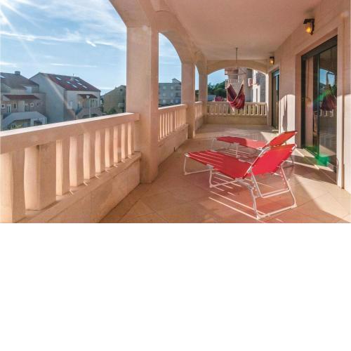 2 Bedroom Lovely Apartment In Bol