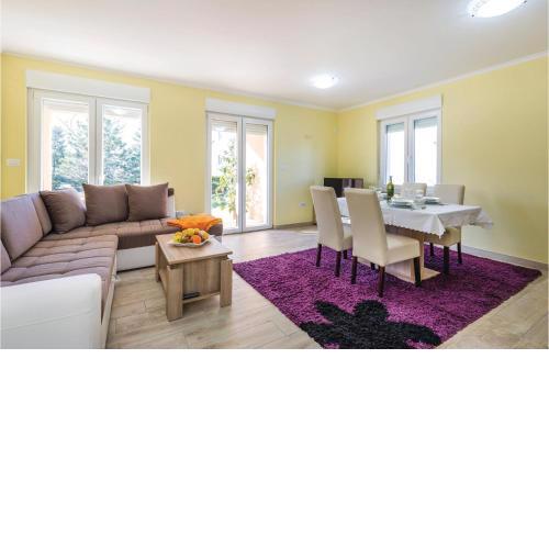 2 Bedroom Lovely Apartment In Cavle