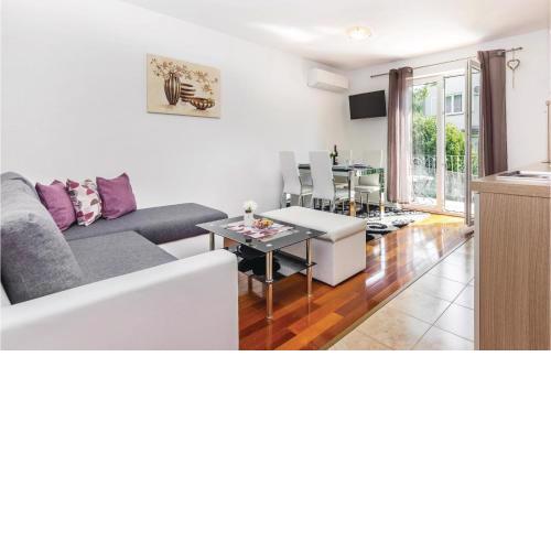 2 Bedroom Lovely Apartment In Crikvenica