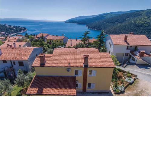 2 Bedroom Lovely Apartment In Rabac