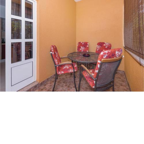 2 Bedroom Lovely Home In Brodarica