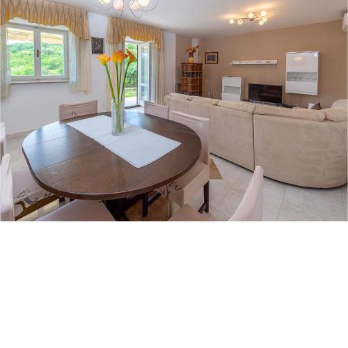 2 Bedroom Lovely Home In Rabac